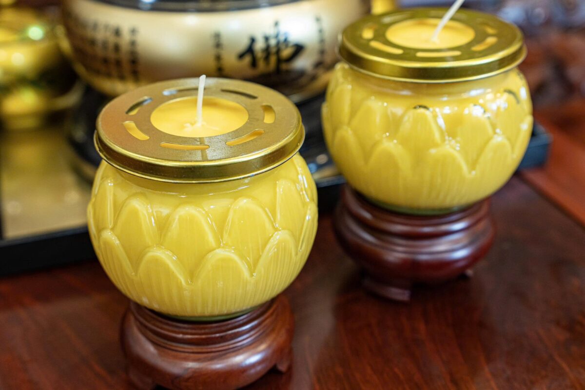 Nến Thờ Hình Hoa Sen Vàng (3 Ngày) - Ảnh 1